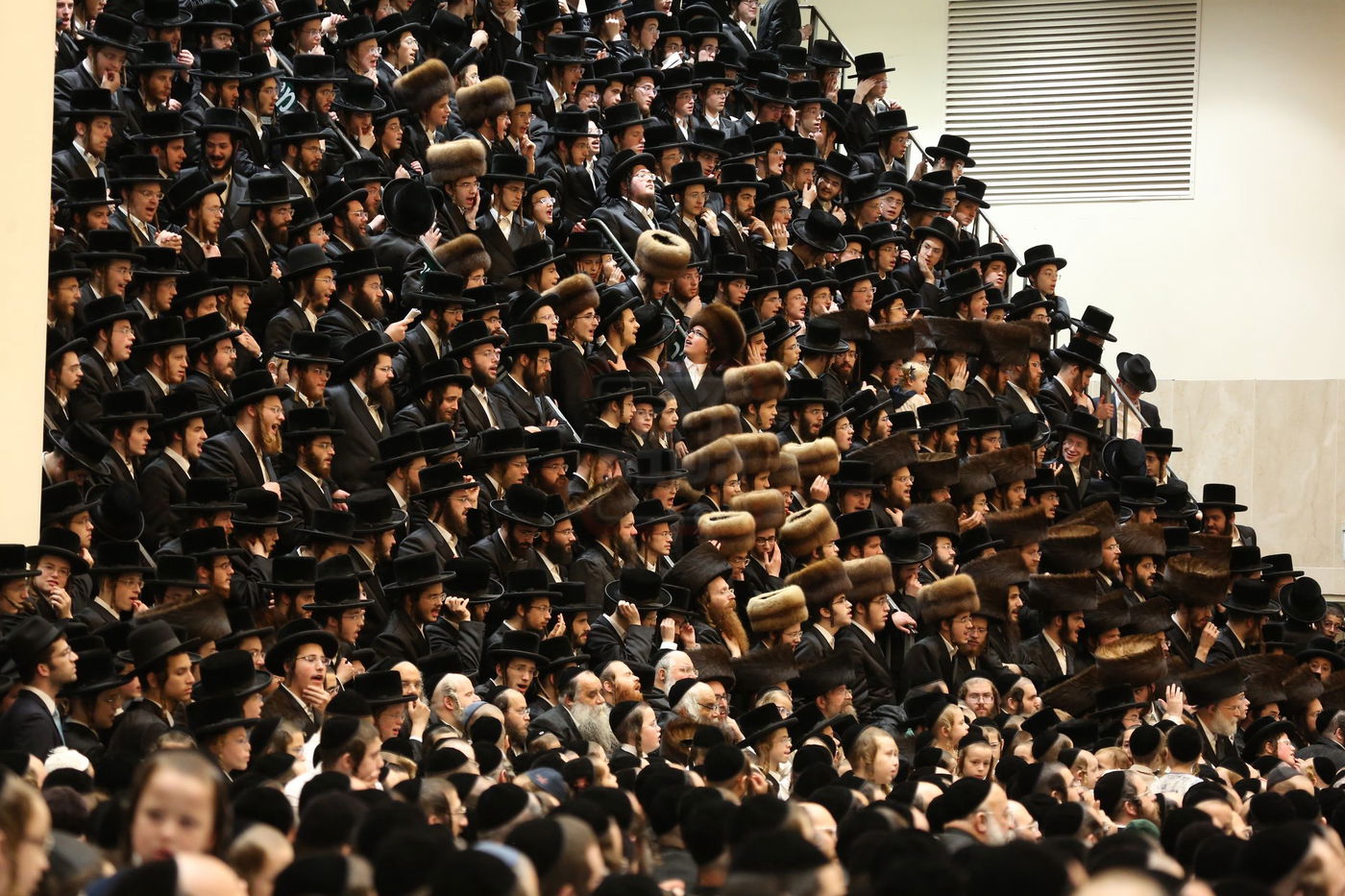 טיש חול המועד סוכות אצל האדמו"ר מויז'ניץ