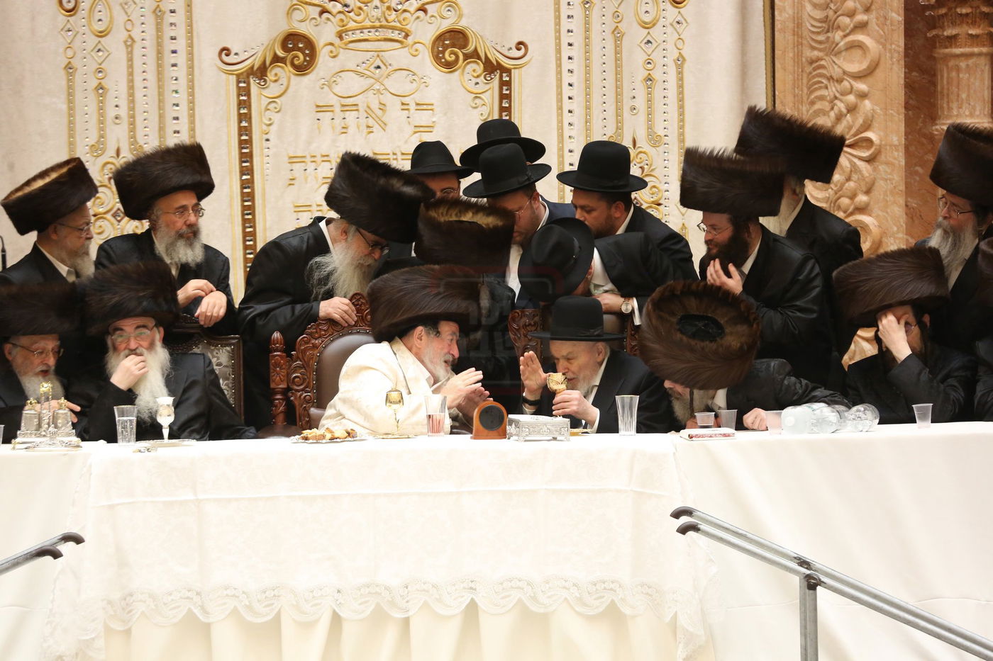 הגרמ"ה הירש בנעילת החג שמחת תורה בחצה"ק ויזנ'יץ