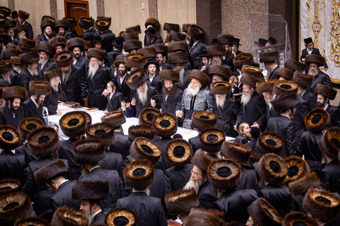 מוצאי שמחת תורה בחצה"ק באבוב