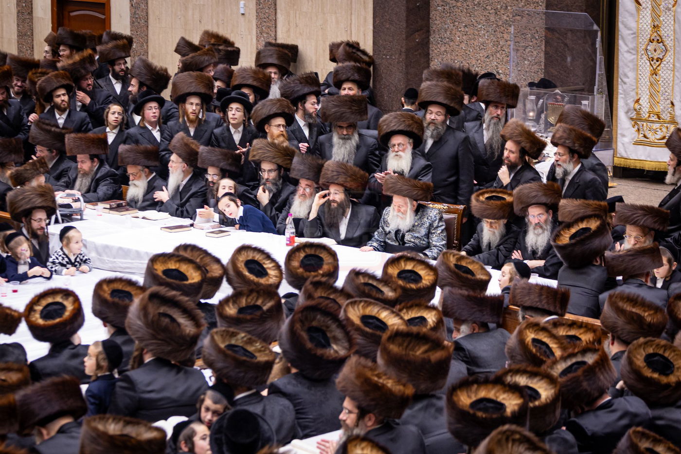 מוצאי שמחת תורה בחצה"ק באבוב