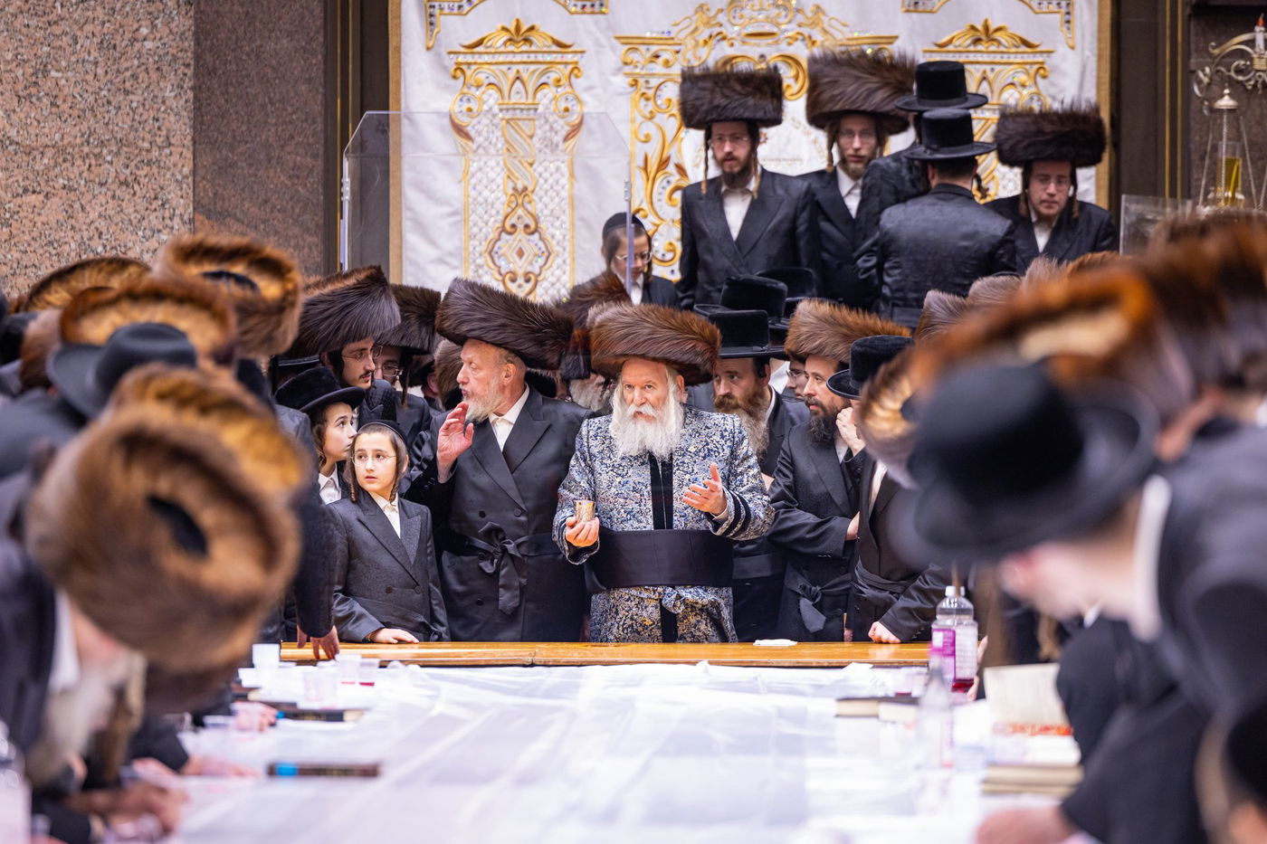 מוצאי שמחת תורה בחצה"ק באבוב