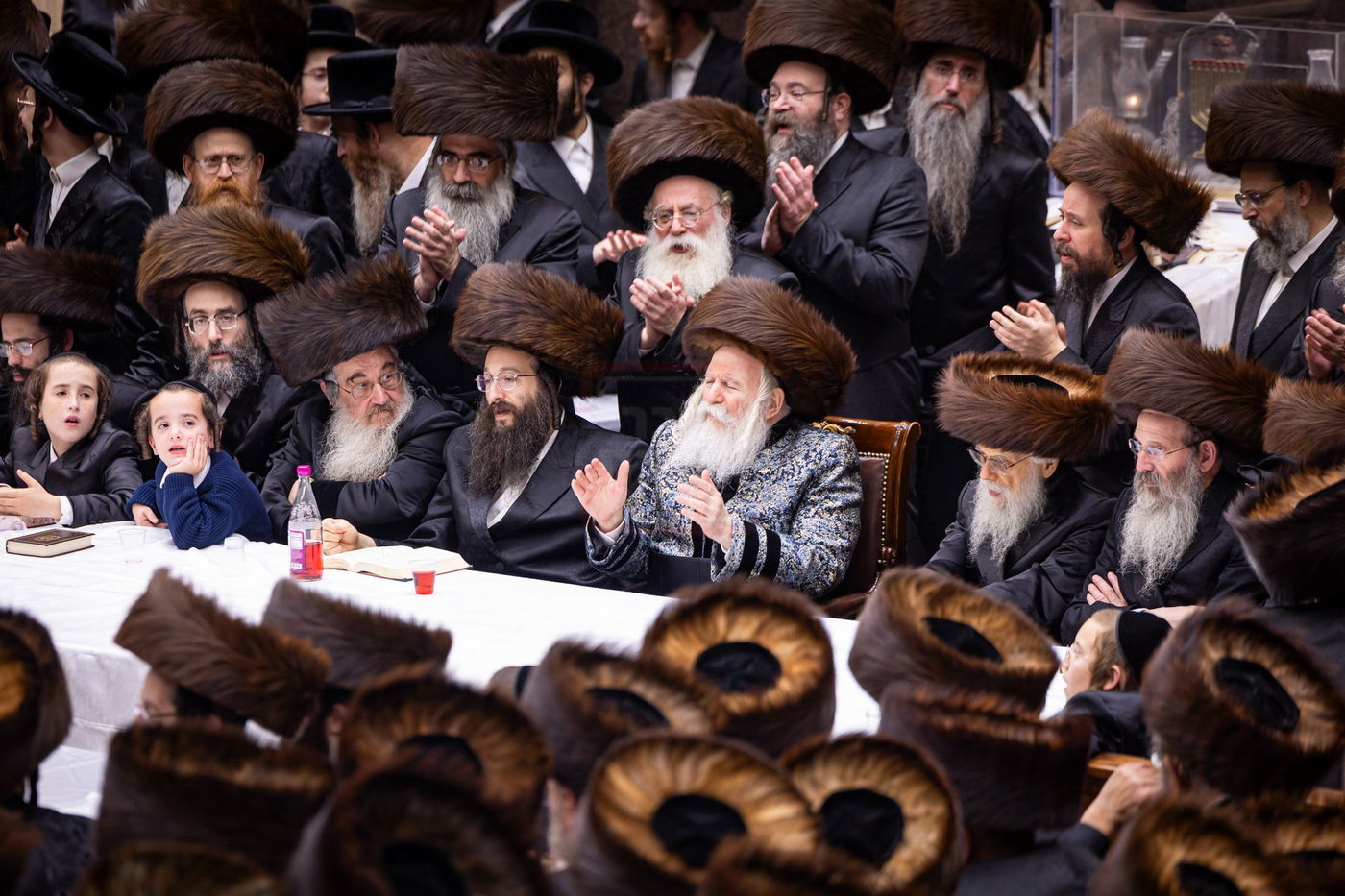 מוצאי שמחת תורה בחצה"ק באבוב