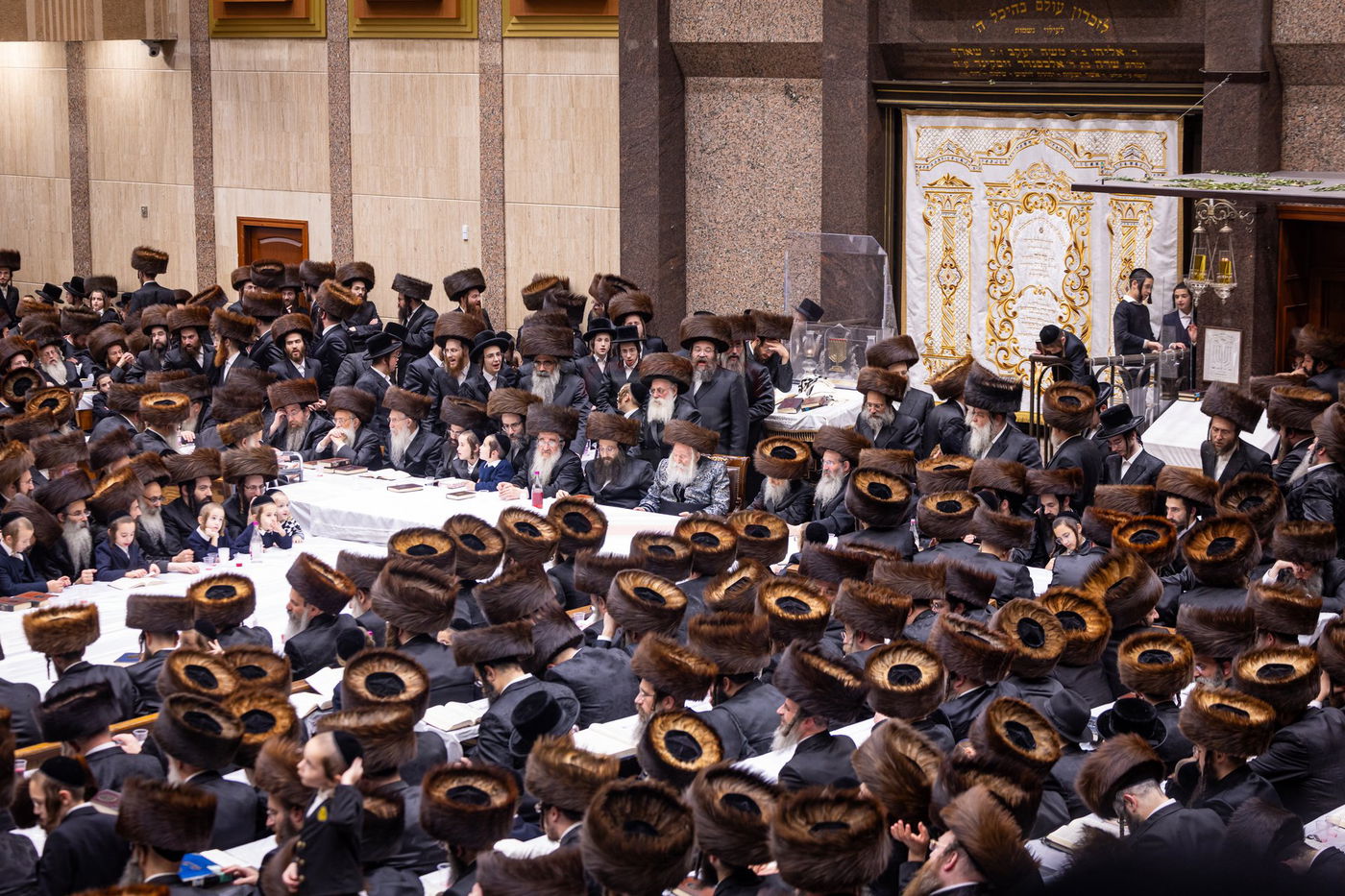 מוצאי שמחת תורה בחצה"ק באבוב