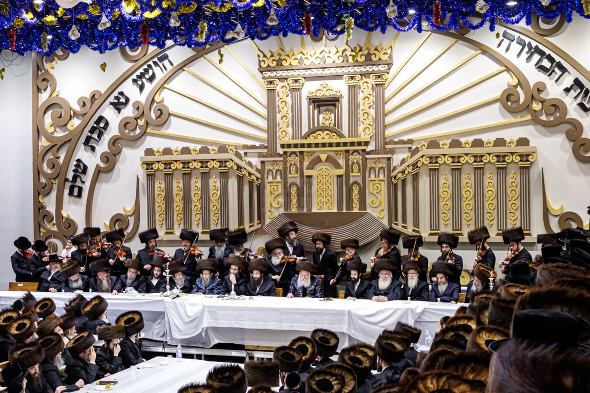 חג הסוכות ושמחת תורה בחצה"ק באבוב