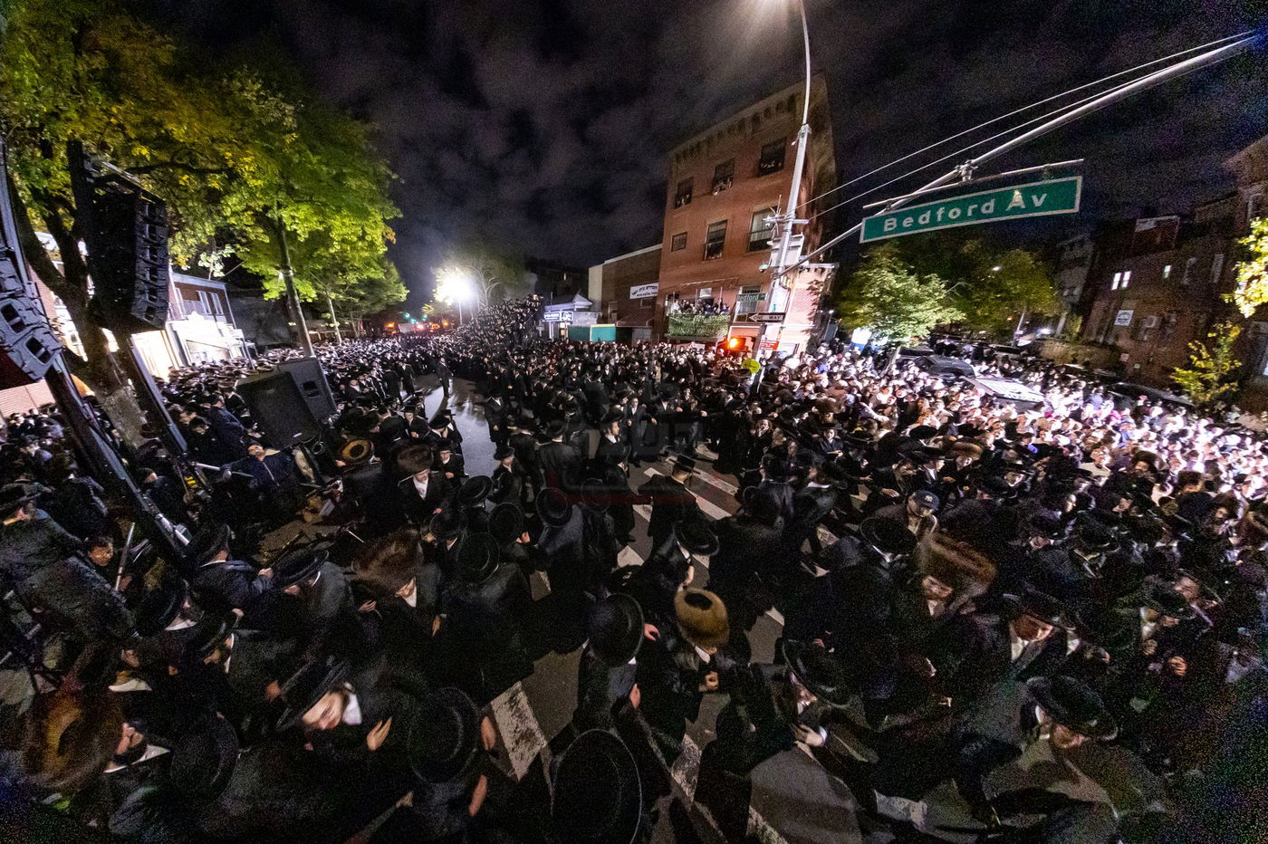 מוצאי חג שמיני עצרת בחצה"ק סאטמר