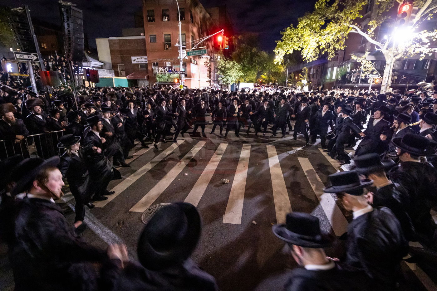 מוצאי חג שמיני עצרת בחצה"ק סאטמר