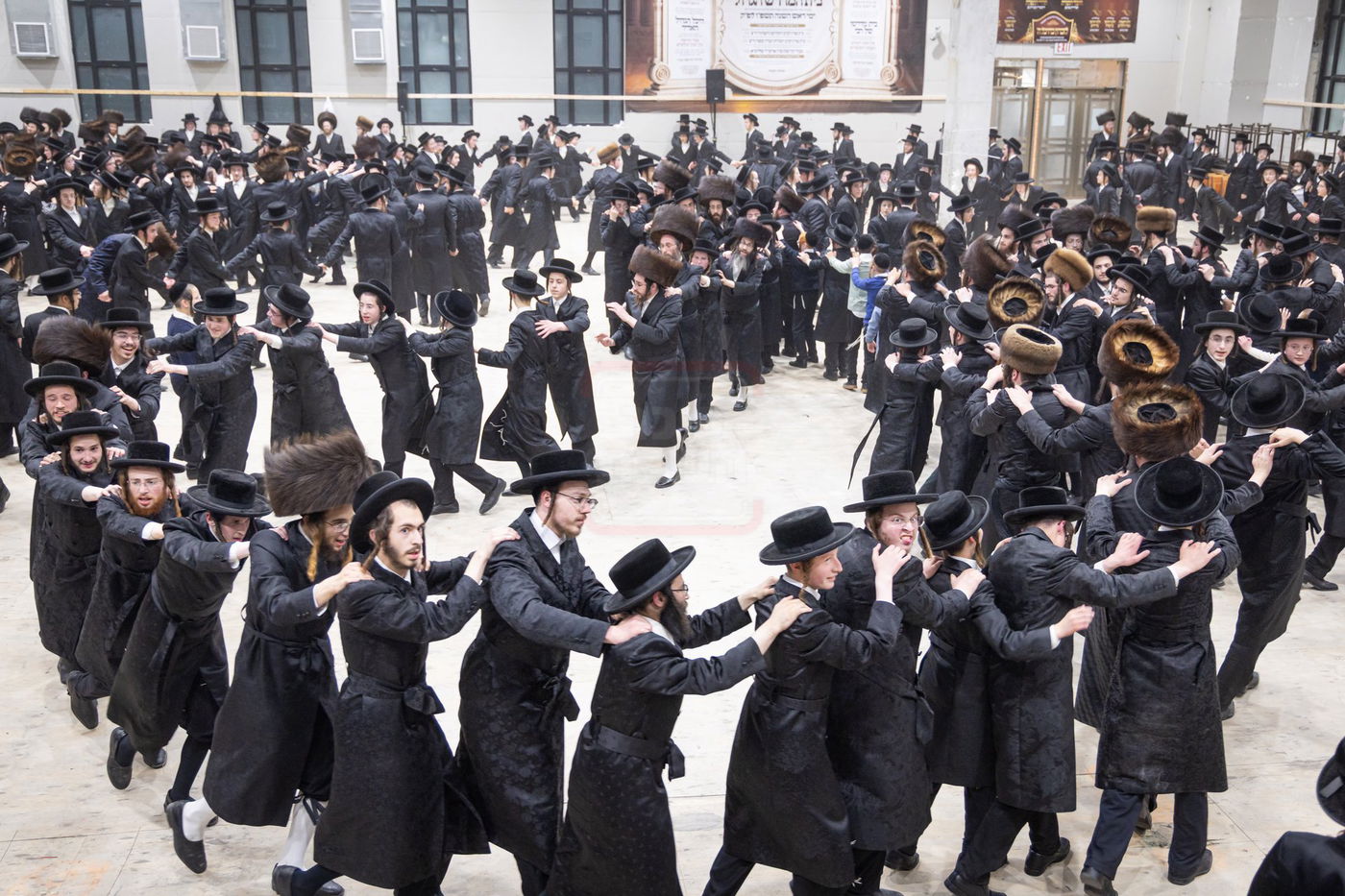 מוצאי חג שמיני עצרת בחצה"ק סאטמר