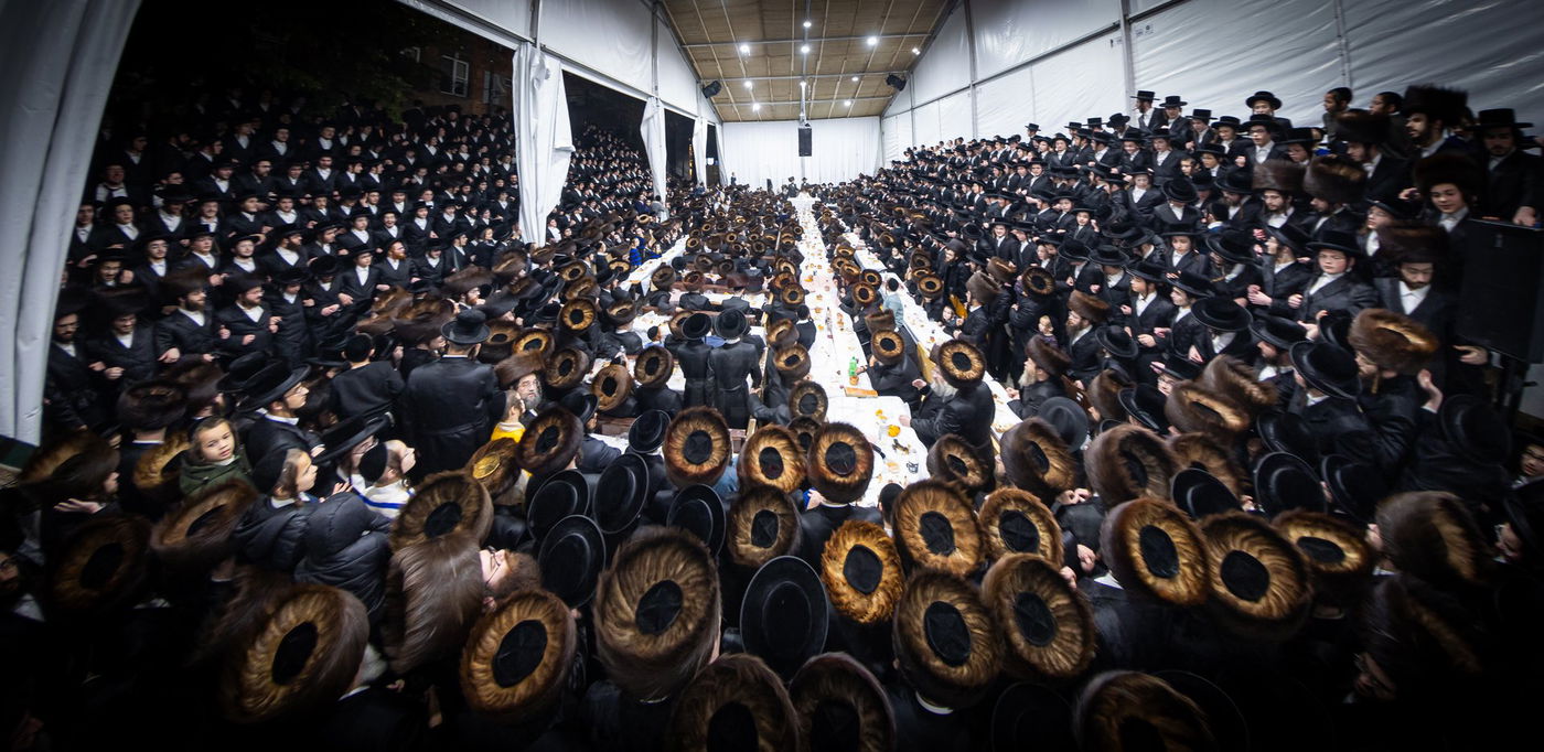 מוצאי חג שמיני עצרת בחצה"ק סאטמר