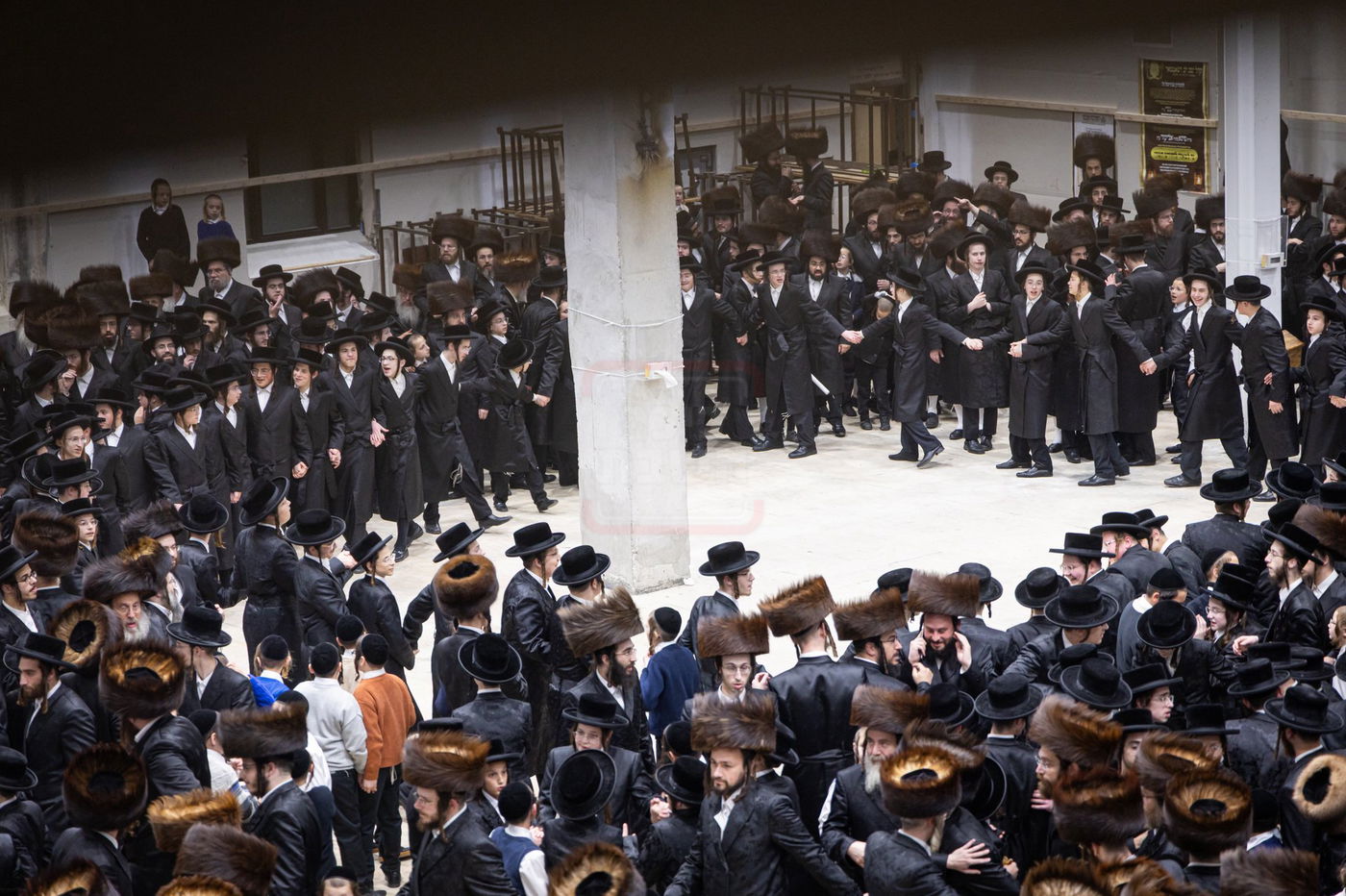 מוצאי חג שמיני עצרת בחצה"ק סאטמר