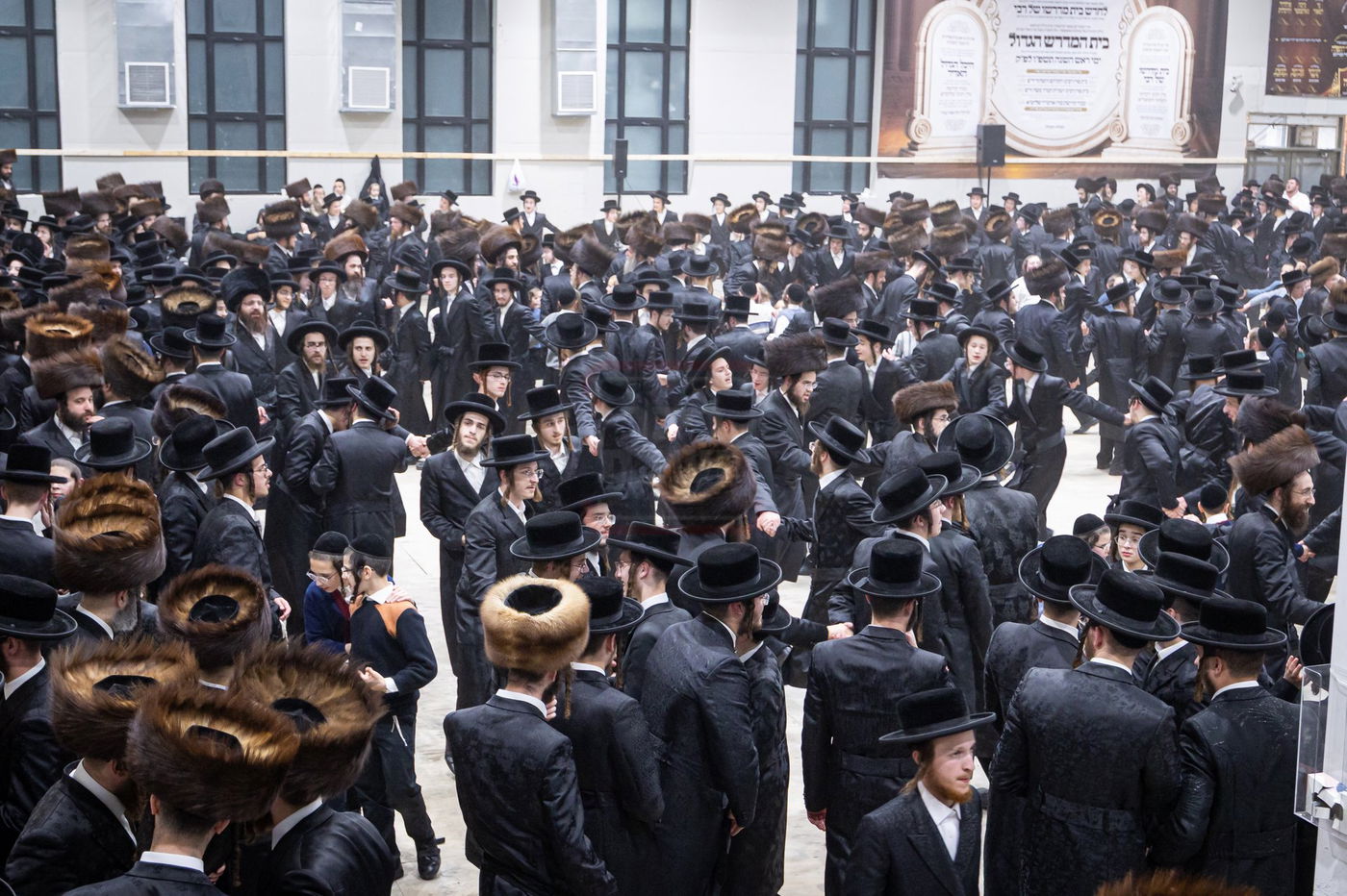 מוצאי חג שמיני עצרת בחצה"ק סאטמר