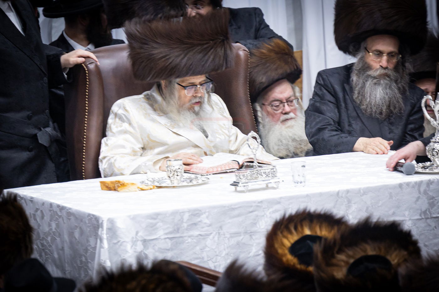 מוצאי חג שמיני עצרת בחצה"ק סאטמר