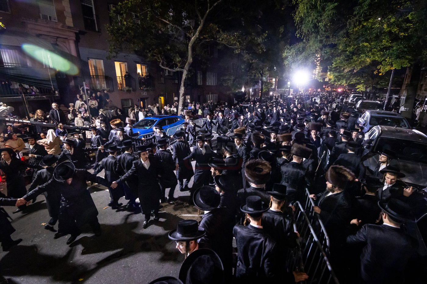 מוצאי חג שמיני עצרת בחצה"ק סאטמר