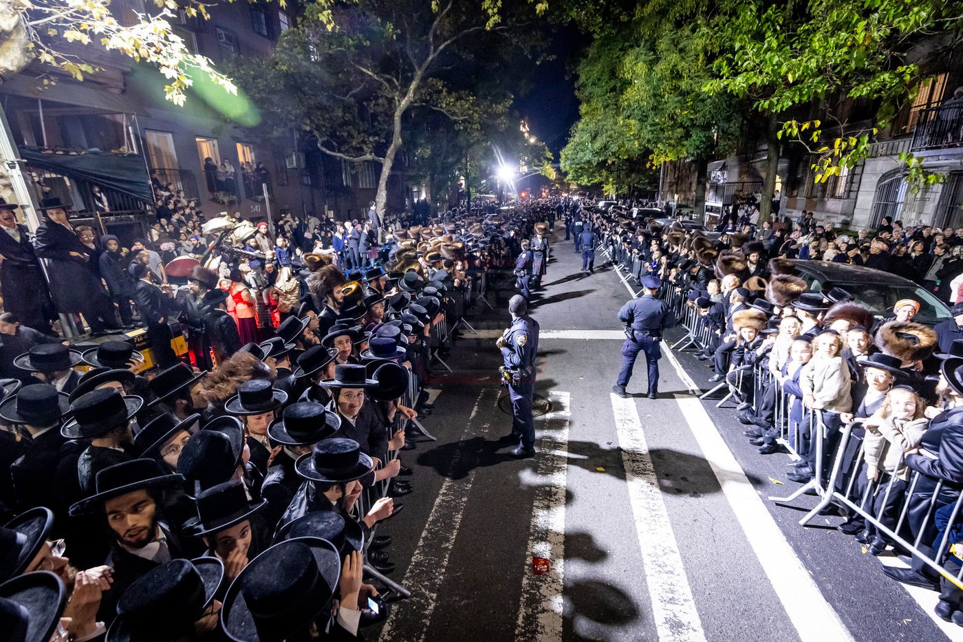 מוצאי חג שמיני עצרת בחצה"ק סאטמר