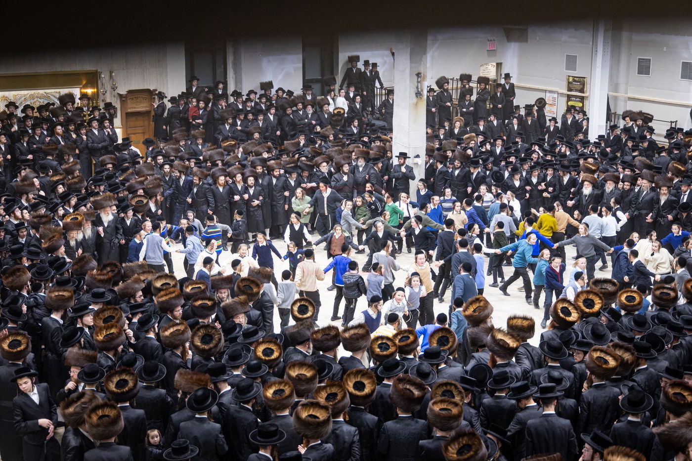 מוצאי חג שמיני עצרת בחצה"ק סאטמר