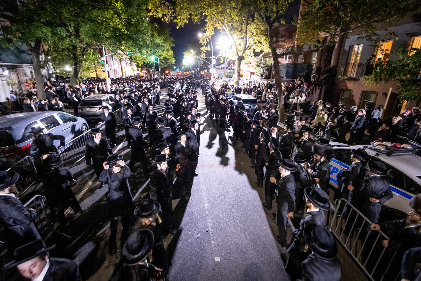 מוצאי חג שמיני עצרת בחצה"ק סאטמר