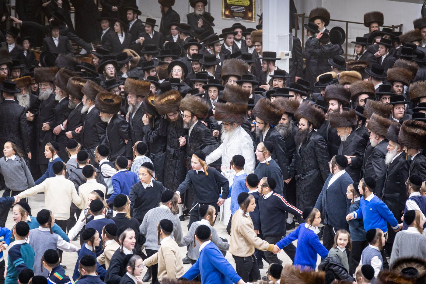 מוצאי חג שמיני עצרת בחצה"ק סאטמר