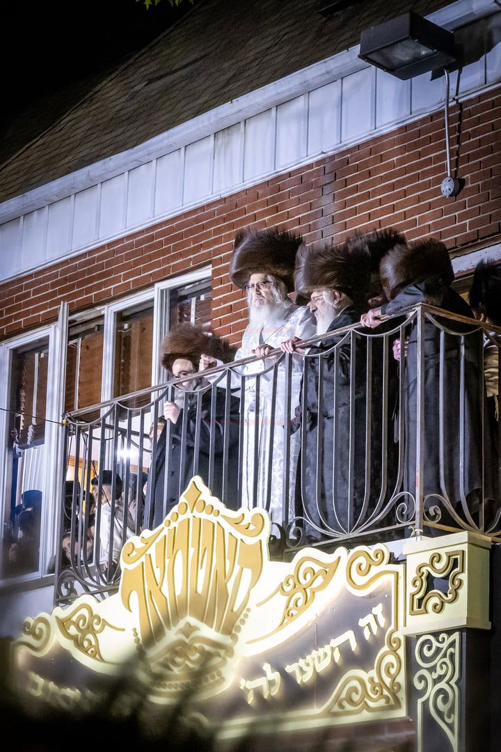 מוצאי חג שמיני עצרת בחצה"ק סאטמר