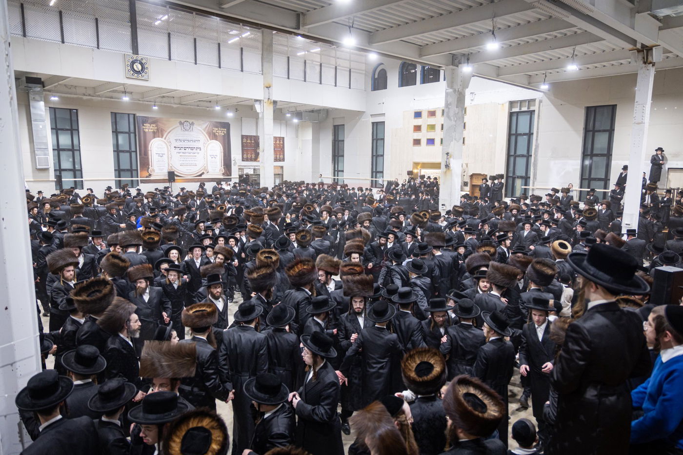 מוצאי חג שמיני עצרת בחצה"ק סאטמר