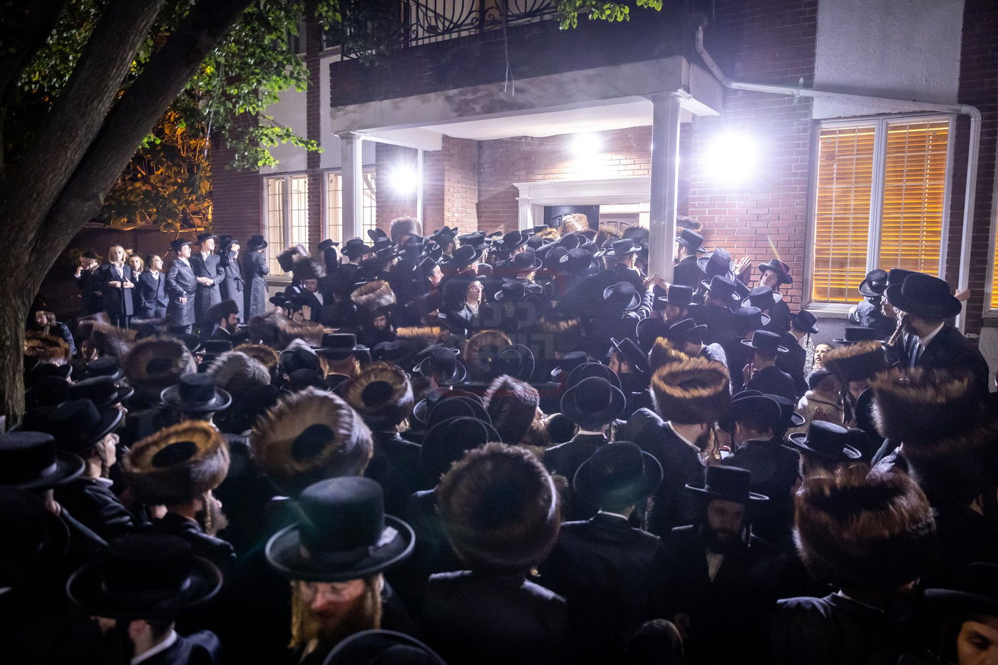 מוצאי חג שמיני עצרת בחצה"ק סאטמר