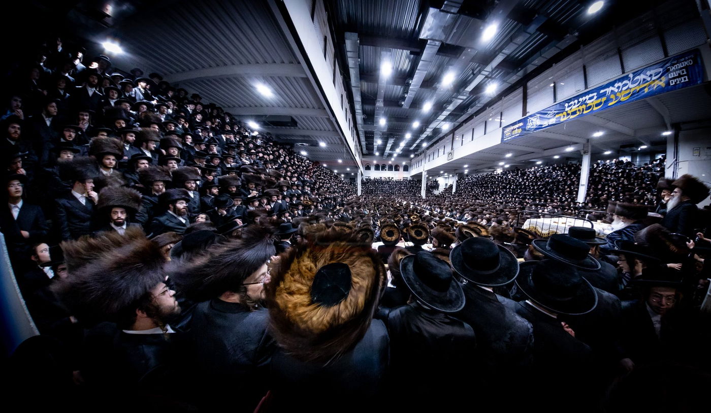 מוצאי חג שמיני עצרת בחצה"ק סאטמר