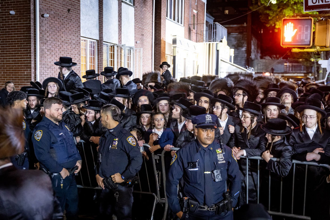 מוצאי חג שמיני עצרת בחצה"ק סאטמר