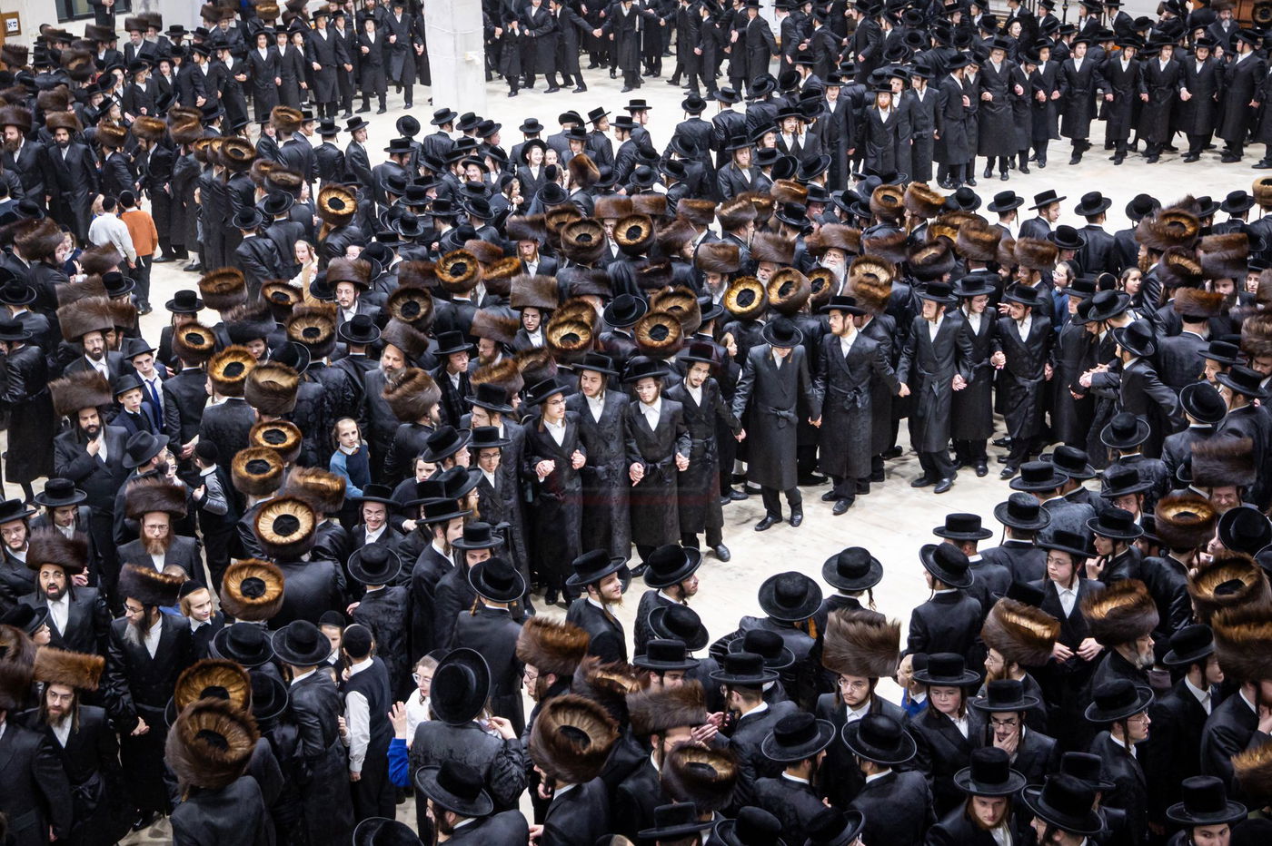 מוצאי חג שמיני עצרת בחצה"ק סאטמר