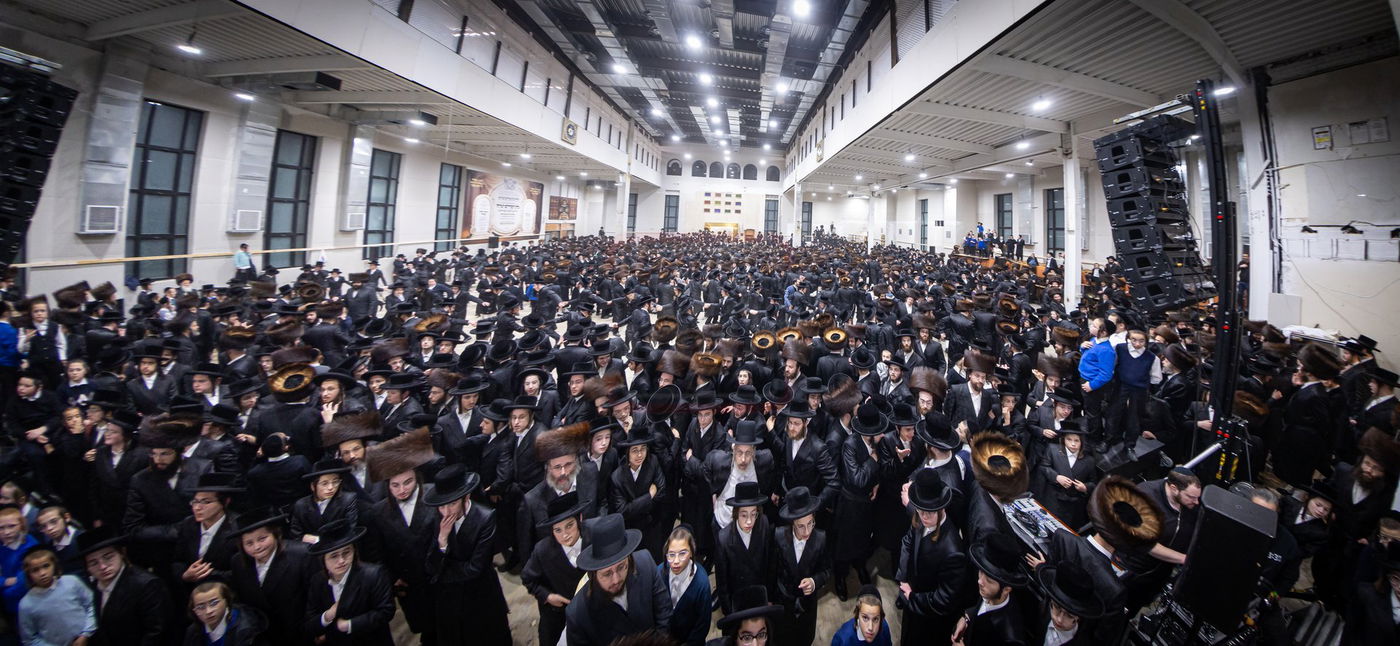 מוצאי חג שמיני עצרת בחצה"ק סאטמר