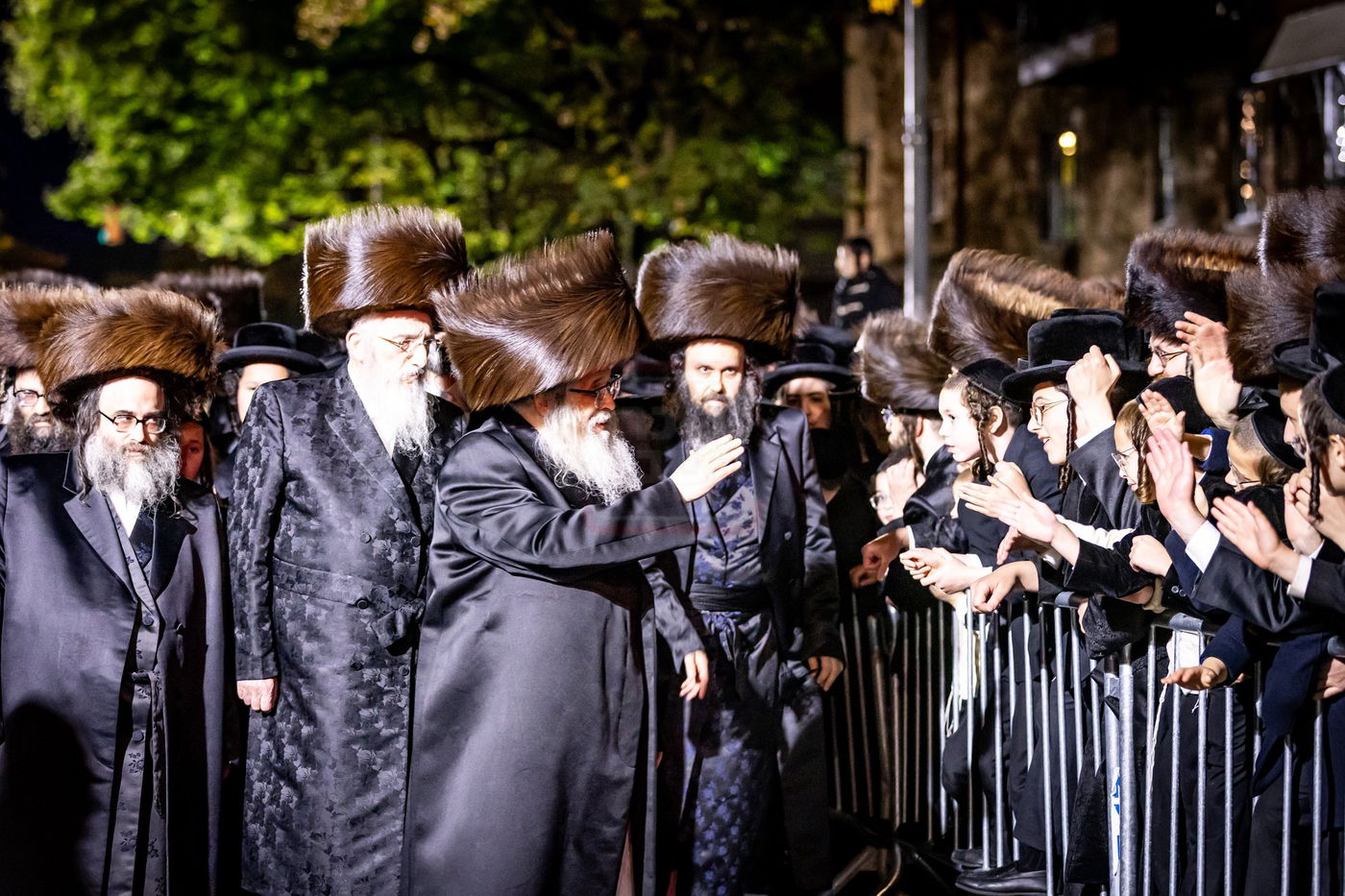 מוצאי חג שמיני עצרת בחצה"ק סאטמר