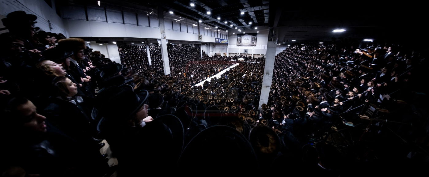 מוצאי חג שמיני עצרת בחצה"ק סאטמר