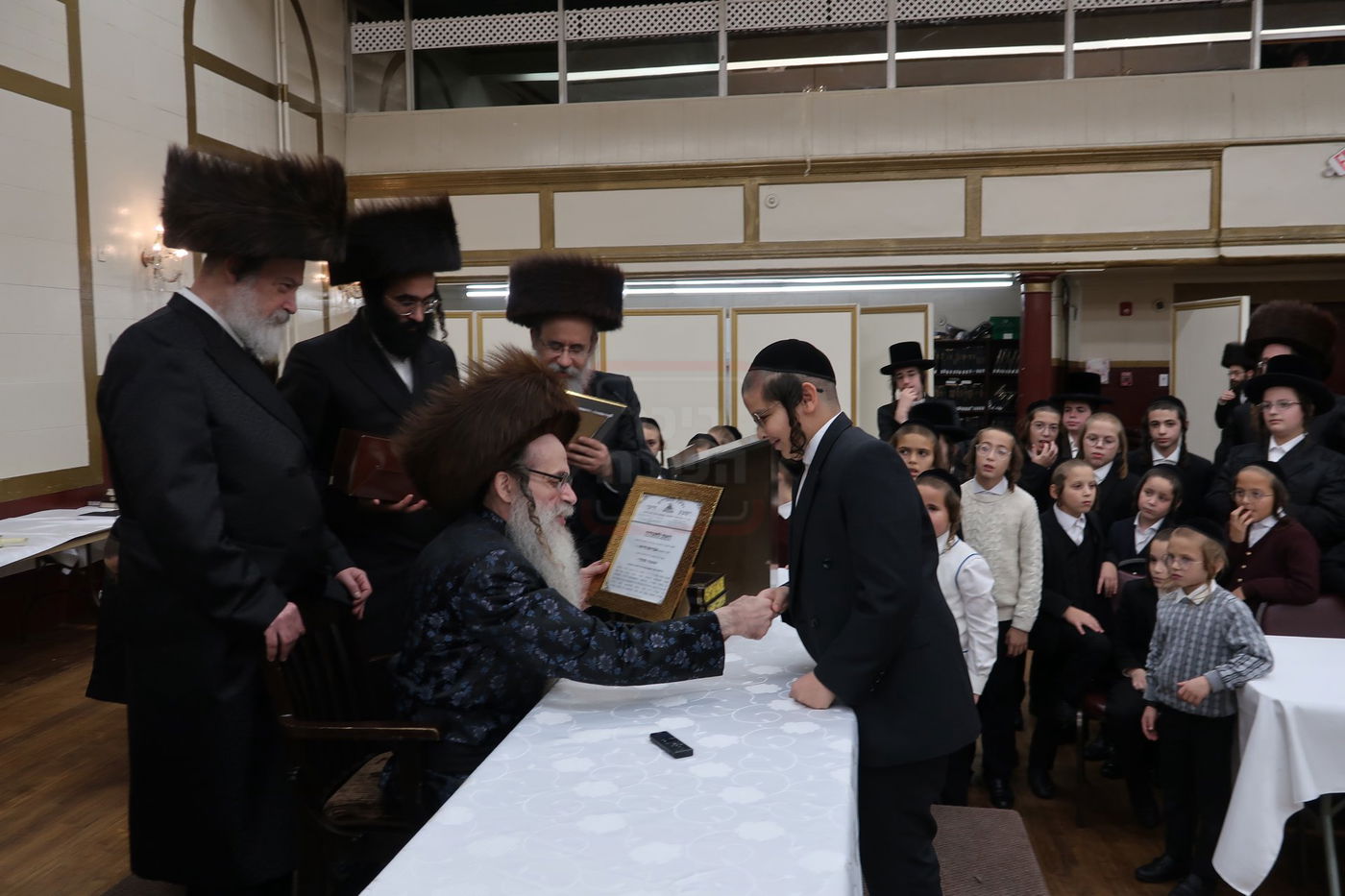 חג הסוכות ושמחת תורה בחצה"ק צאנז זוועהיל