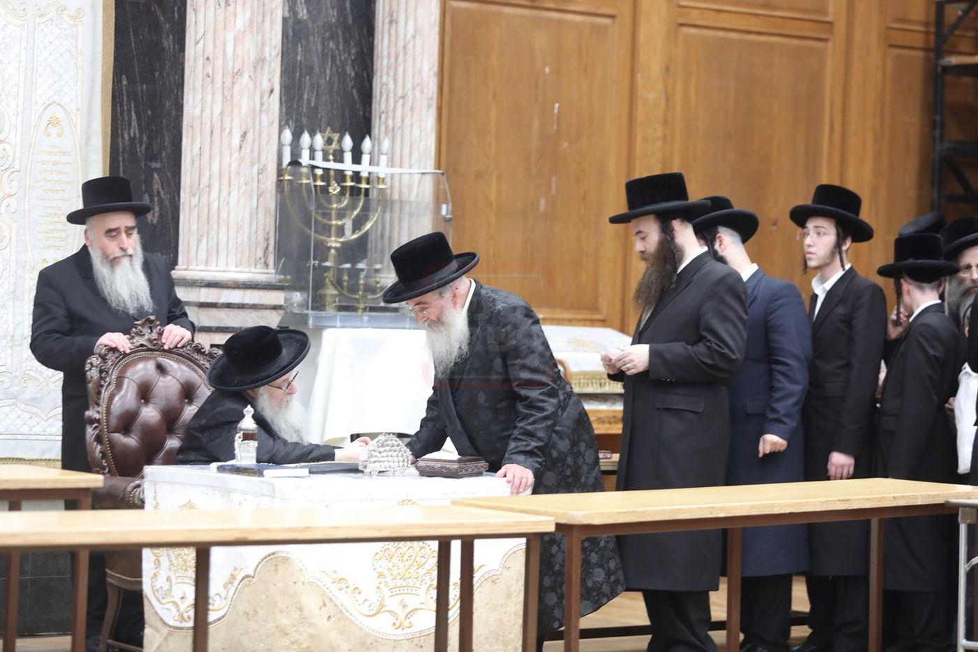 האדמו"ר מצאנז קלויזנבורג בקהלת קהל בבורו פארק