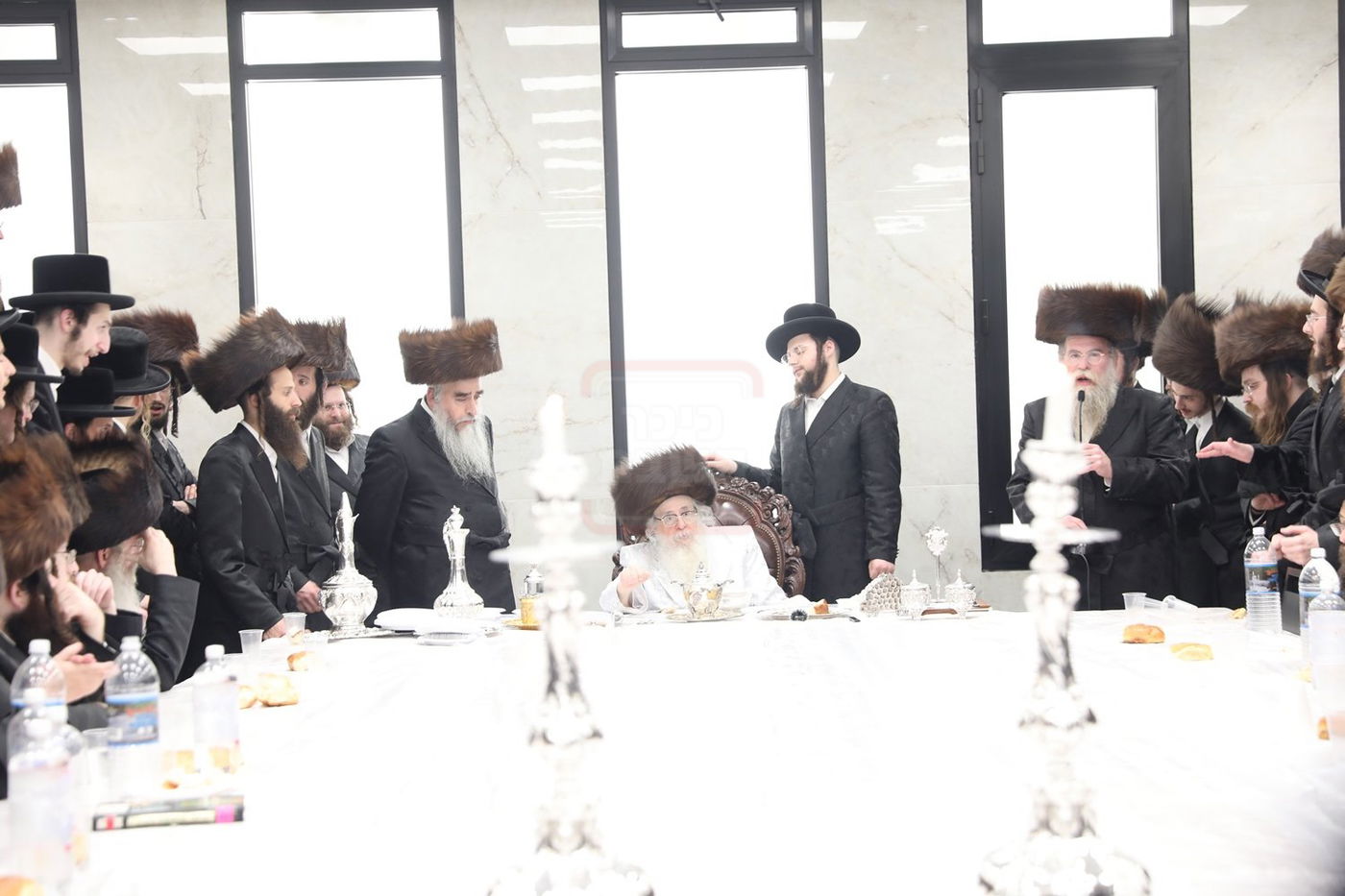 האדמו"ר מצאנז קלויזנבורג במוצאי יום כיפור