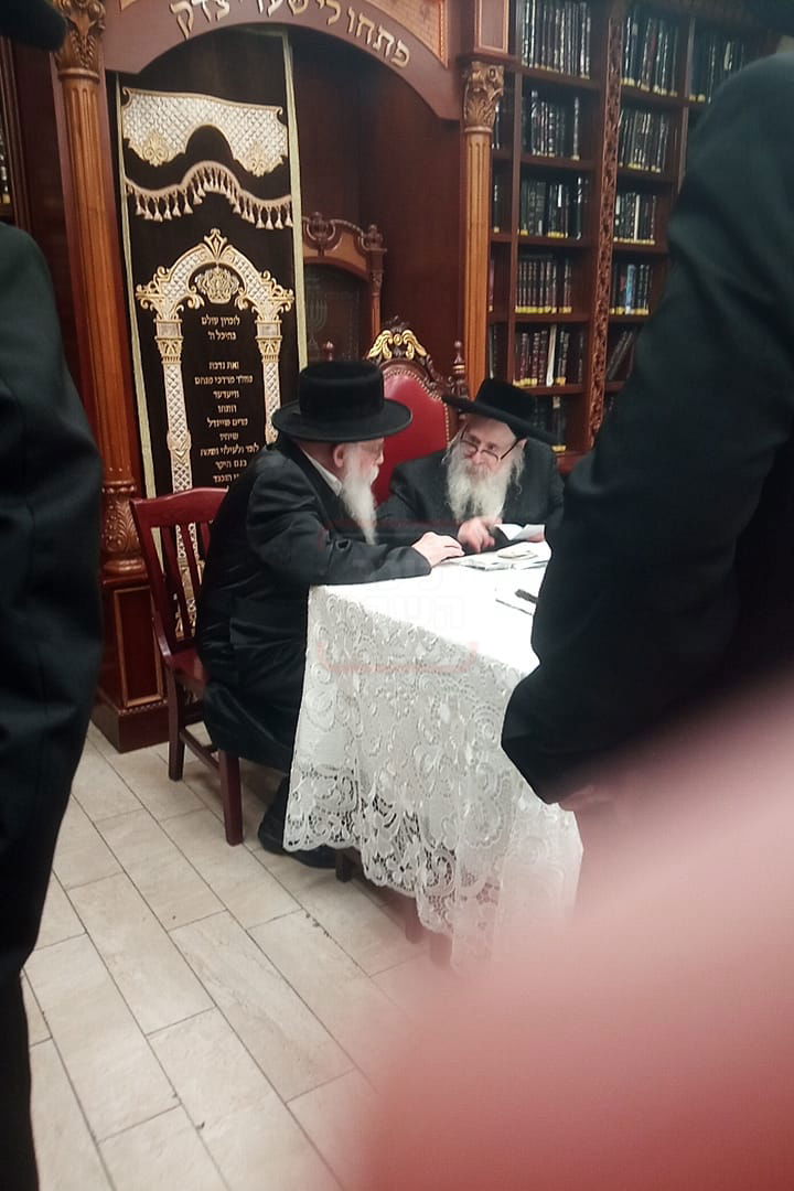 האדמו"ר מצאנז קלויזנבורג בקהלת קהל בווילאמסבורג