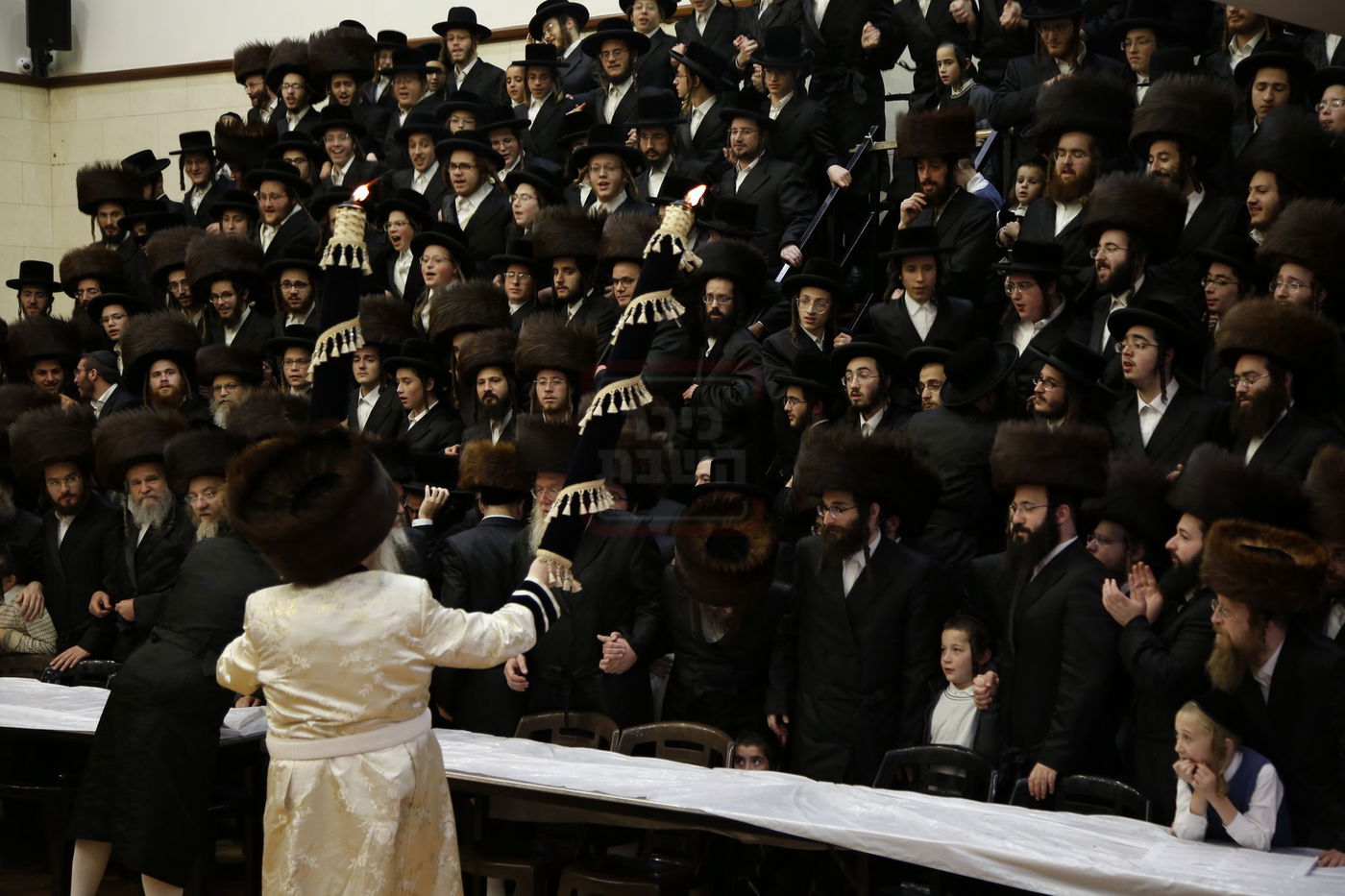 ירח האיתנים בחצה"ק ניקלשבורג