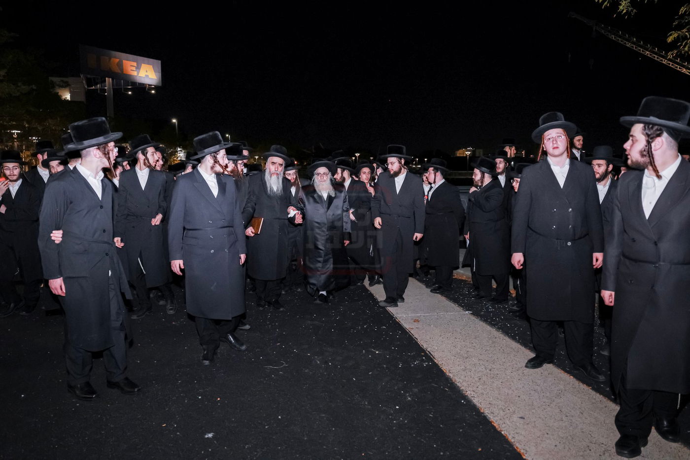 האדמו"ר מצאנז קלויזנבורג בתשליך