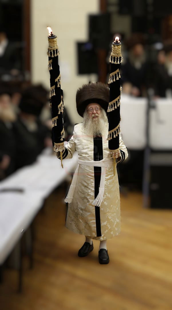 ירח האיתנים בחצה"ק ניקלשבורג