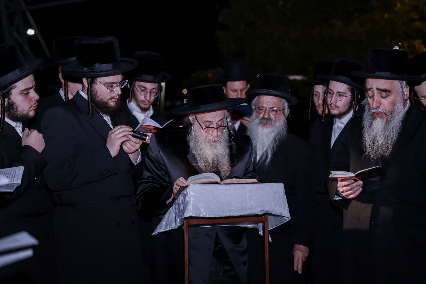 האדמו"ר מצאנז קלויזנבורג בתשליך