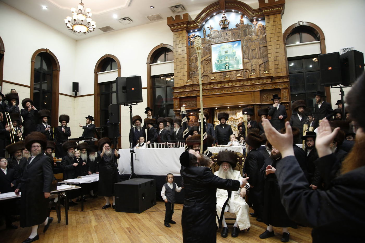 ירח האיתנים בחצה"ק ניקלשבורג