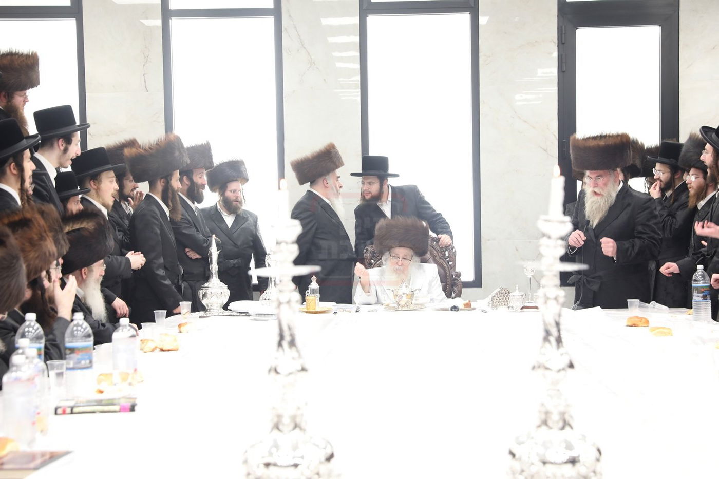 האדמו"ר מצאנז קלויזנבורג במוצאי יום כיפור