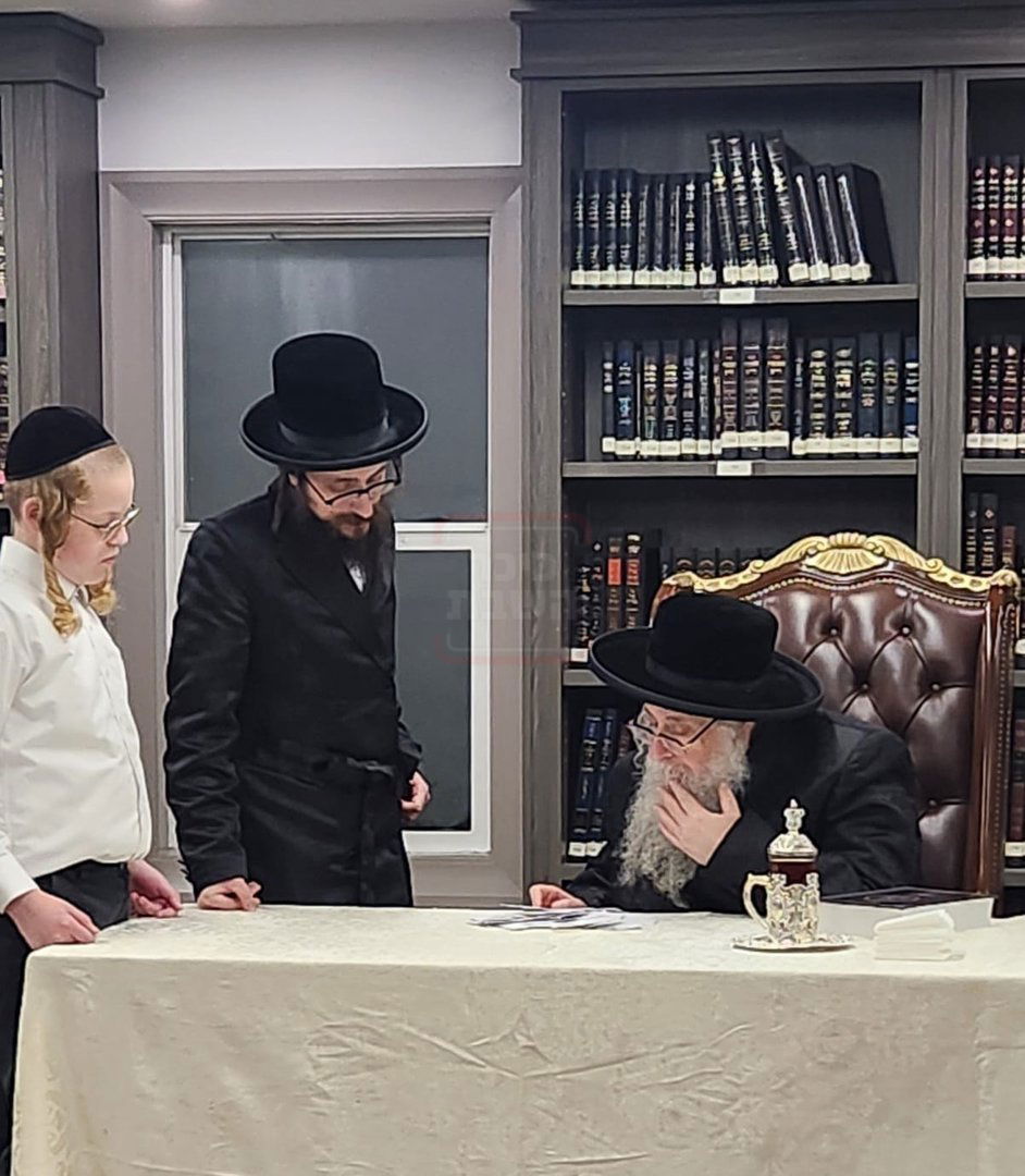 האדמו"ר מצאנז קלויזנבורג בקהלת קהל בלייקווד