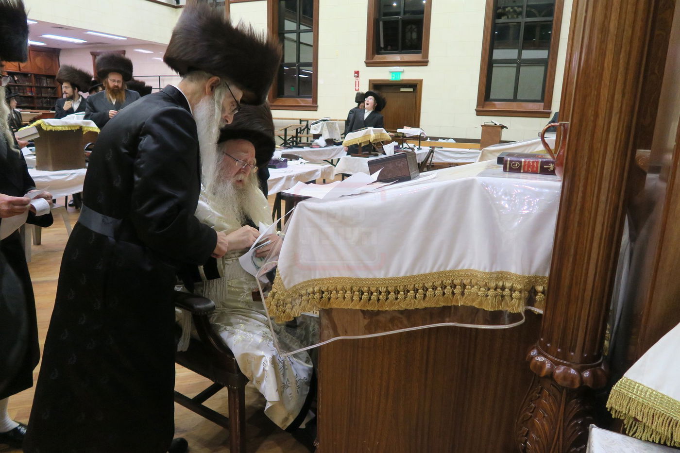 ירח האיתנים בחצה"ק ניקלשבורג