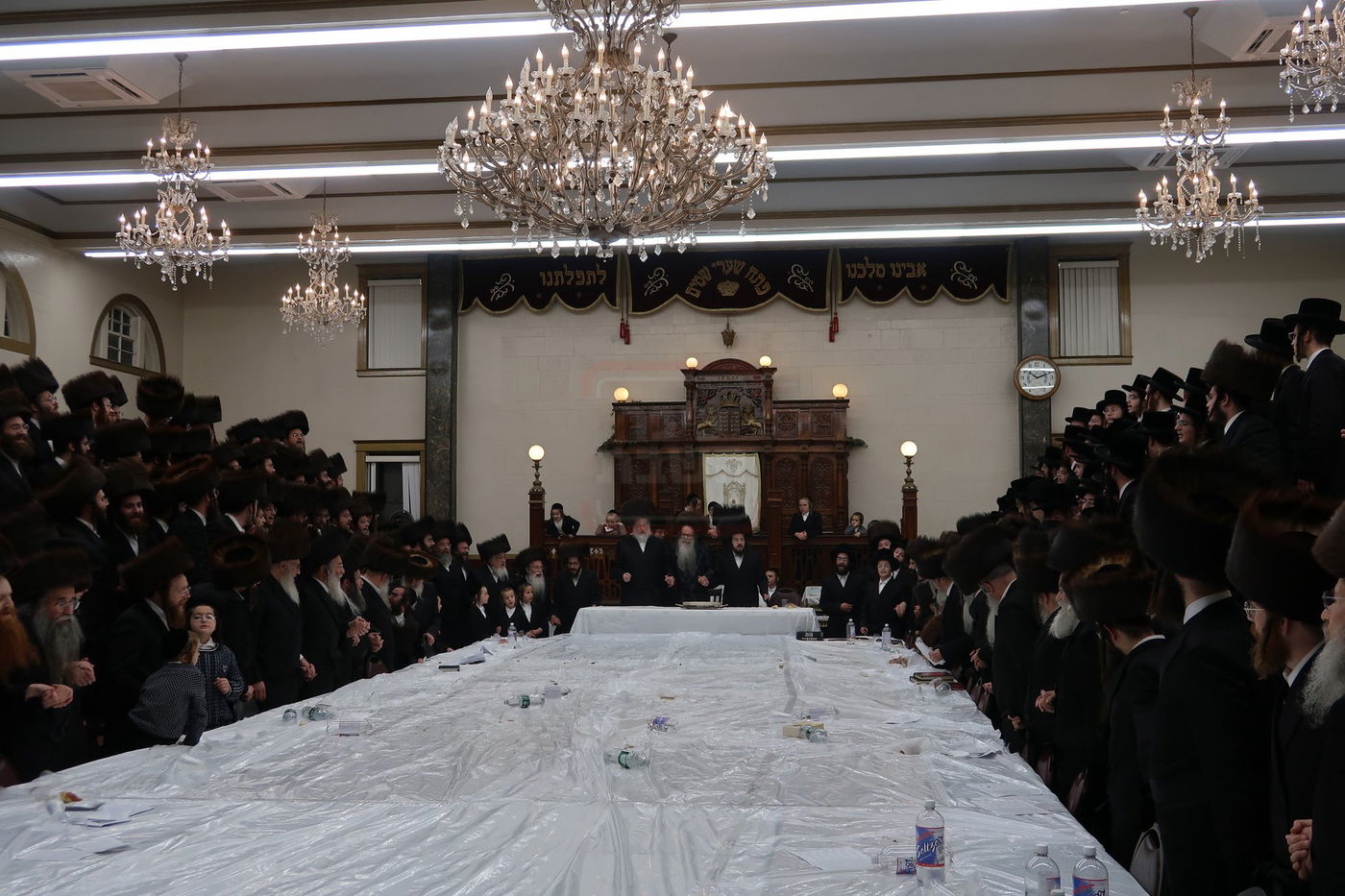 חג הסוכות ושמחת תורה בחצה"ק צאנז זוועהיל