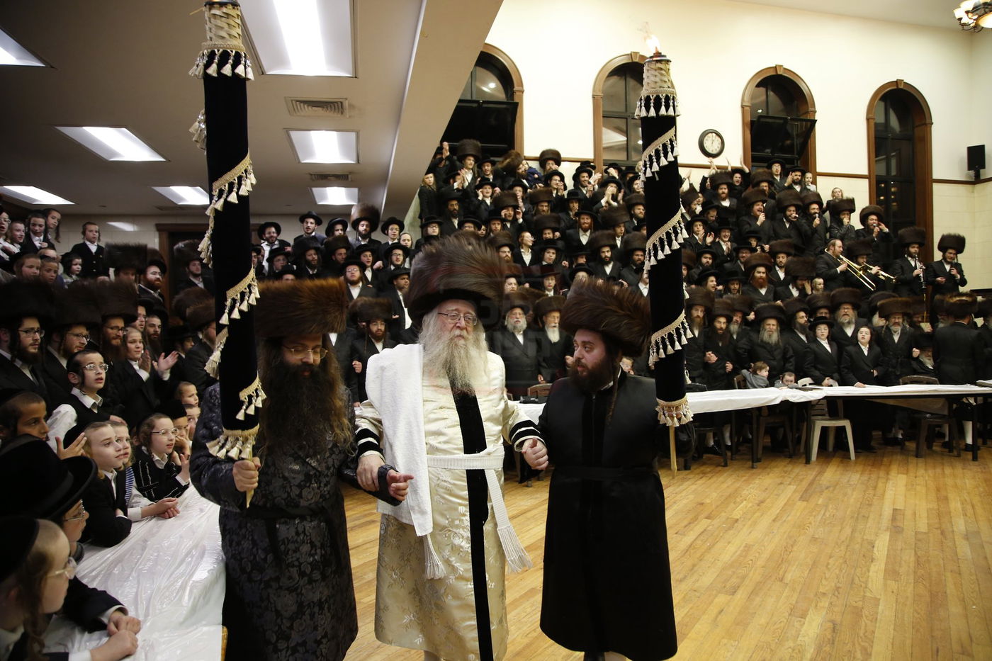 ירח האיתנים בחצה"ק ניקלשבורג