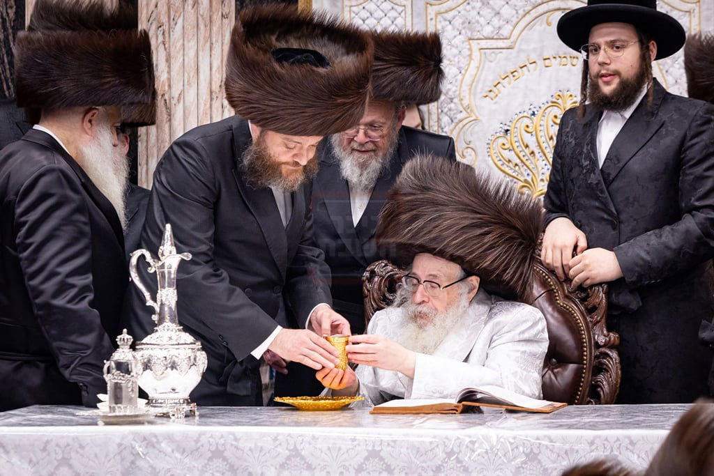 סוכות - הושענא רבה ומוצאי שמחת תורה בחצה"ק צאנז קלויזנבורג