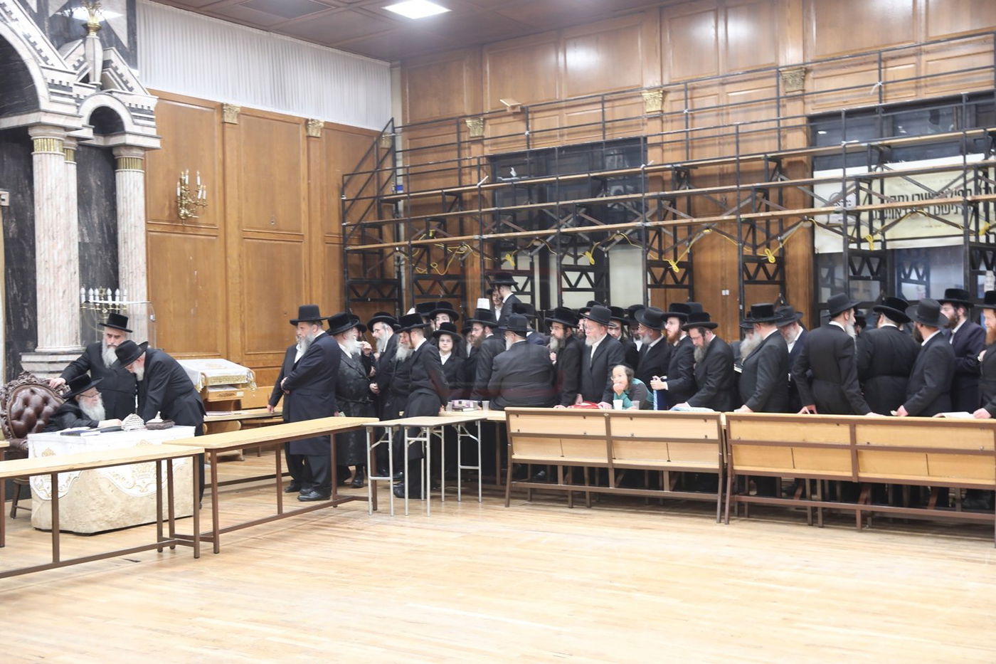 האדמו"ר מצאנז קלויזנבורג בקהלת קהל בבורו פארק