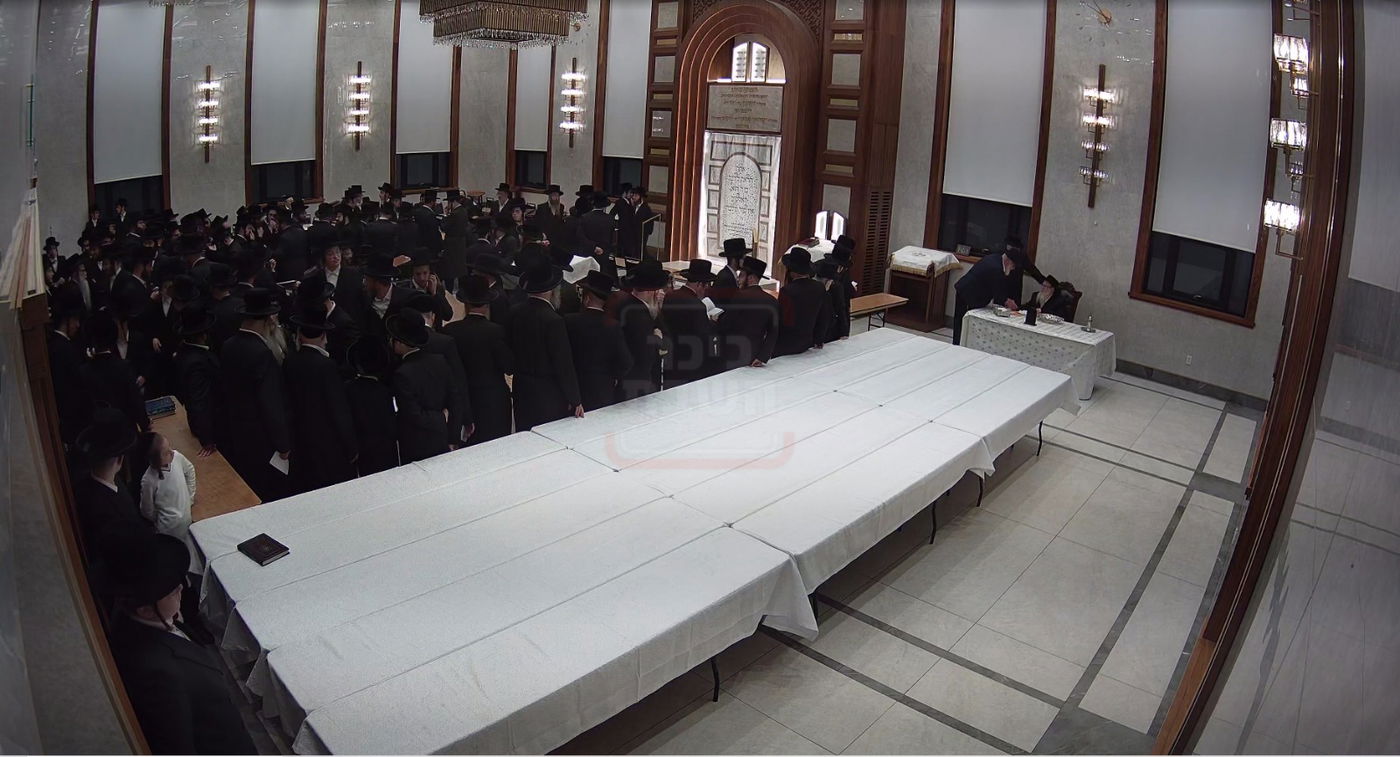 האדמו"ר מצאנז קלויזנבורג בקהלת קהל במונסי