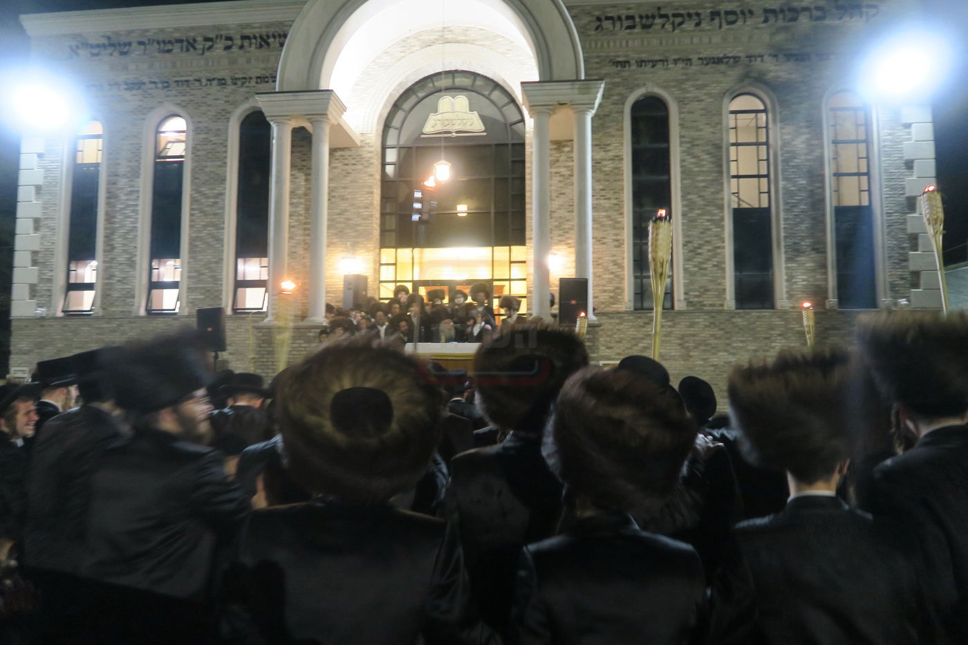 ירח האיתנים בחצה"ק ניקלשבורג