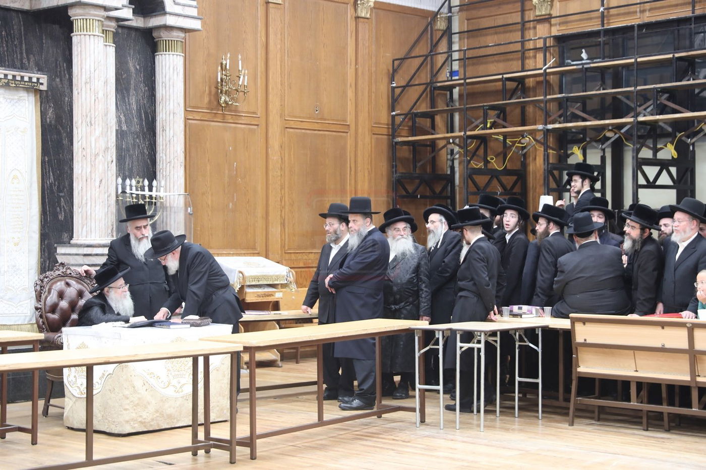 האדמו"ר מצאנז קלויזנבורג בקהלת קהל בבורו פארק