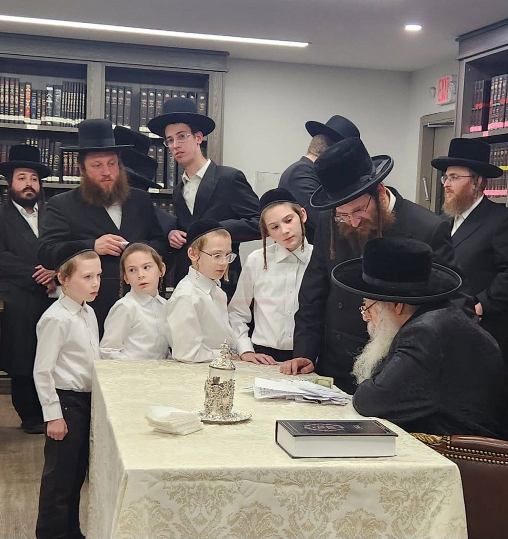 האדמו"ר מצאנז קלויזנבורג בקהלת קהל בלייקווד