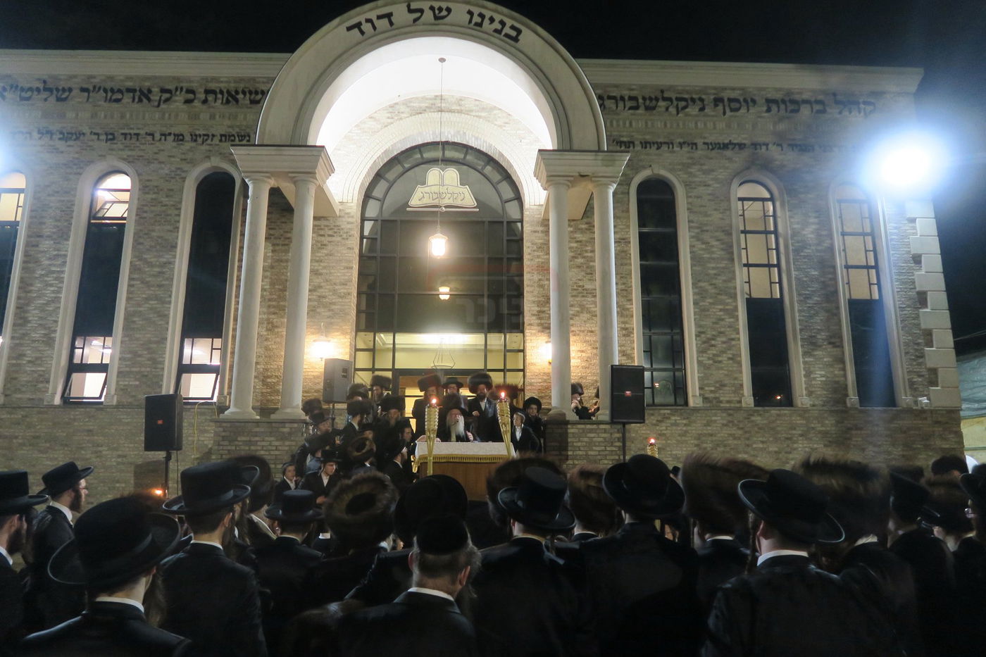 ירח האיתנים בחצה"ק ניקלשבורג